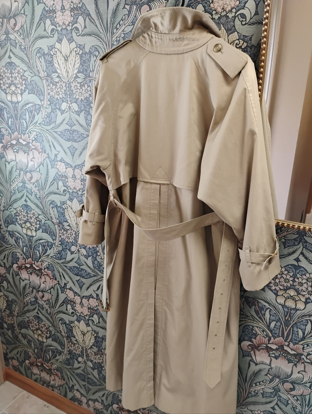 Vintage Burberrys Classic Khaki Trench Coat with Nova Check Lining - Picture 5 of 11